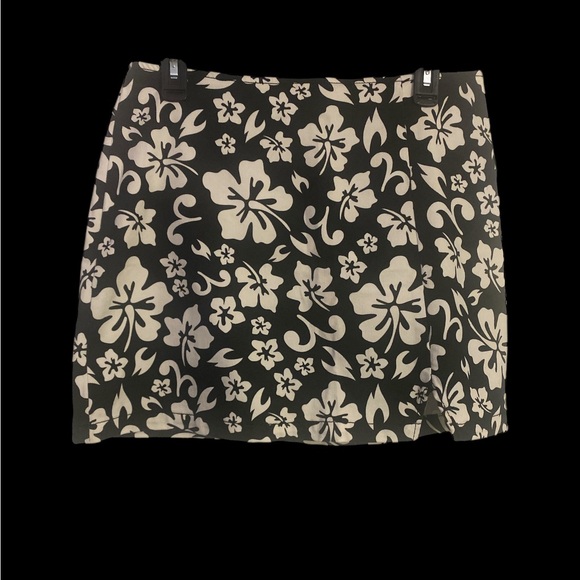 wild fable Dresses & Skirts - WILD FABLE MULTI FLORAL SKIRT NWT SIZE 12